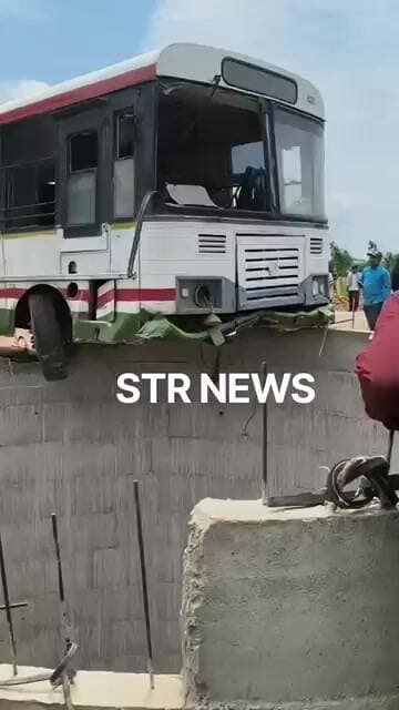 కరీంనగర్ జిల్లాలో బస్సుకు త్రుటిలో తప్పిన భారీ ప్రమాదం.. స్వల్ప గాయాలతో బయటపడ్డ ప్రయాణికులు