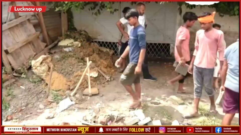 लखनऊ के पॉश इलाके डालीबाग में अफजाल अंसारी जी की 12.5 करोड़ की आलीशान कोठी से हटी सील, नगर निगम ने सौंपी चाबी! 🔑🏠
देखिए मौके की पूरी ग्राउंड रिपोर्ट और पूरी सच्चाई, सिर्फ नेटवर्क हिंदुस्तान न्यूज़ पर आकाश चौहान के साथ। 📽️👇
#AfzalAnsari #LucknowNews #NetworkHindustanNews #AakashChauhan #BreakingNews #LatestUpdate #UpNews