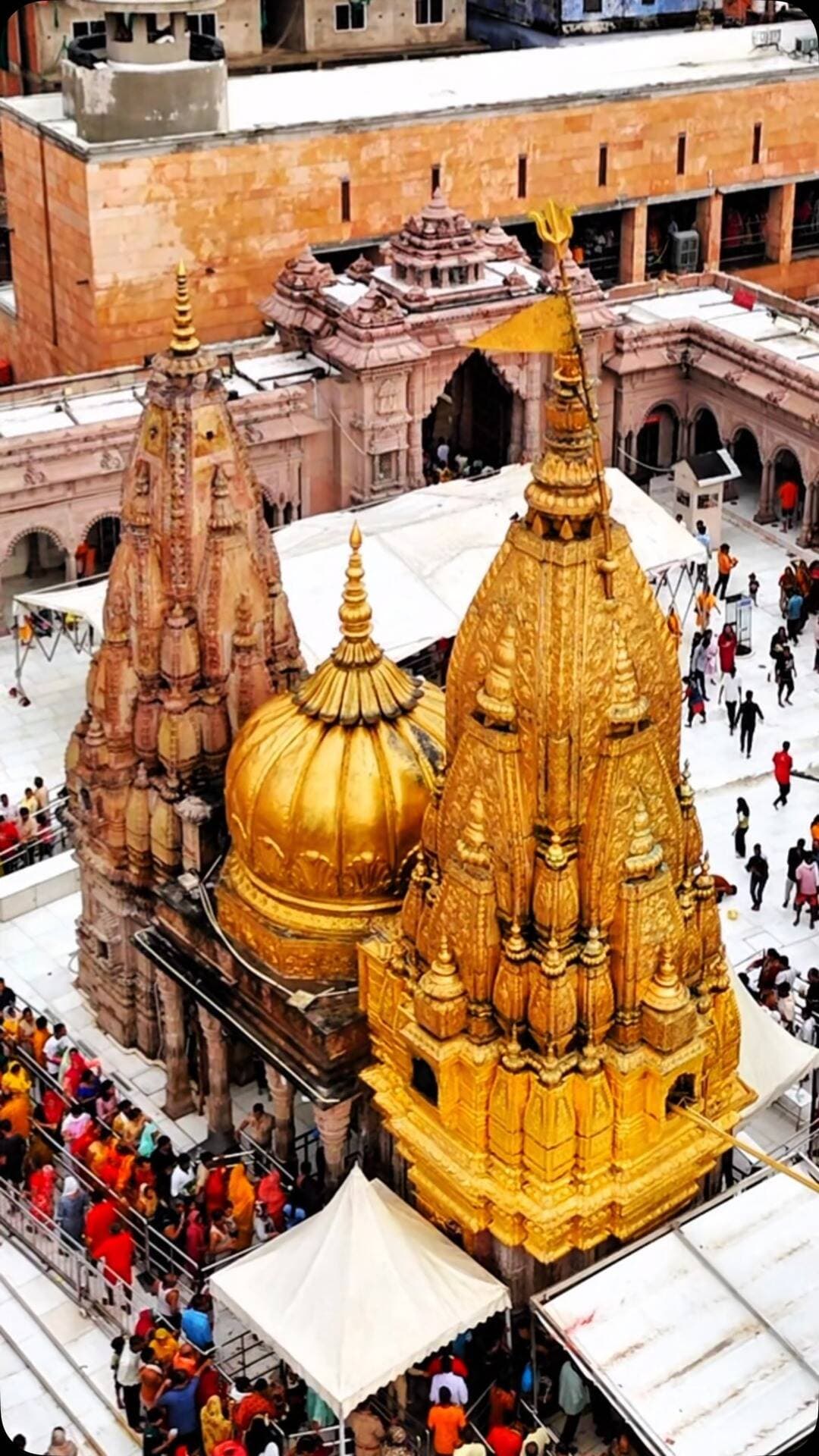 हर हर महादेव 🚩🔱
आसमान से दिखी काशी की वो दिव्यता, जिसे शब्दों में बयां करना मुश्किल है। ✨
श्री काशी विश्वनाथ धाम — जहाँ हर गली में महादेव हैं और हर सांस में काशी। 🕉️❤️
📍काशी विश्वनाथ मंदिर, वाराणसी
🔱 हर हर महादेव | जय बाबा विश्वनाथ 🔱
#KashiVishwanath #KashiVishwanathTemple #Varanasi #Kashi #Banaras BabaVishwanath Mahadev HarHarMahadev KashiVishwanathDham VaranasiDiaries BanarasDiaries KashiNagari Shiv Shiva Mahakal IncredibleIndia VaranasiTourism DroneShot DroneView UttarPradesh