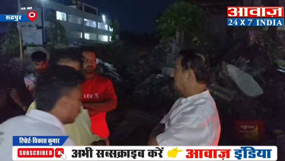 किच्छा बाईपास की विश्वकर्मा मार्किट से दिन में हटा अतिक्रमण, रात को पहुंचे किच्छा विधायक तिलक राज बेहड़, दुकानदारों से की मुलाकात