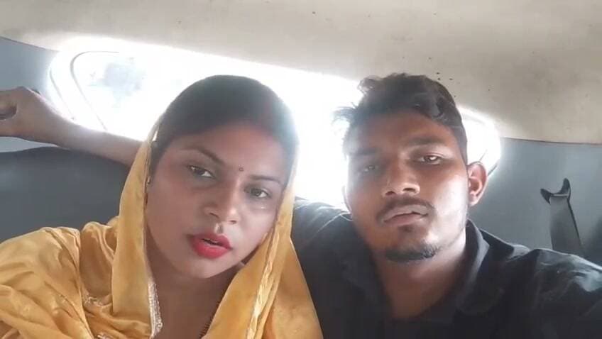 अमरोहा, उत्तर प्रदेश ➡️ प्रेमी-प्रेमिका ने शादी कर वीडियो किया वायरल।
➡️ परिवार के लोगों से बताया जान का खतरा।
➡️ प्रेमी-प्रेमिका बोले, हम बालिग हैं और अपनी मर्जी से शादी की है।
➡️ परिवार वाले लोग हमें परेशान न करें।
➡️ थाना नौगावां सादात क्षेत्र के निवासी हैं प्रेमी-प्रेमिका।
#Amroha #AmrohaNews #UPNews #ViralVideo #HindiKhabar @amrohapolice @Uppolice