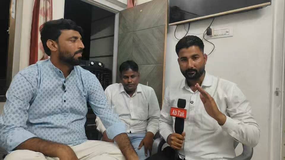 लाडनूँ:-वार्ड 17 में #सियासी समीकरण #बदले,कांग्रेस ने वसीम #अकरम की पत्नी रुक्सार #बानो को मैदान में उतारा,वहीं 2021 में महज एक #वोट से चुनाव हारे आमीन काजी ने रुक्सार बानो को #समर्थन देकर वसीम अकरम के साथ खड़े होने का किया #ऐलान,अब देखना होगा वार्ड 17 की जनता इस बार किसे #जिताकर पालिका भेजती है। देखिए खास बातचीत—वसीम अकरम के साथ।
Mukesh Bhakar