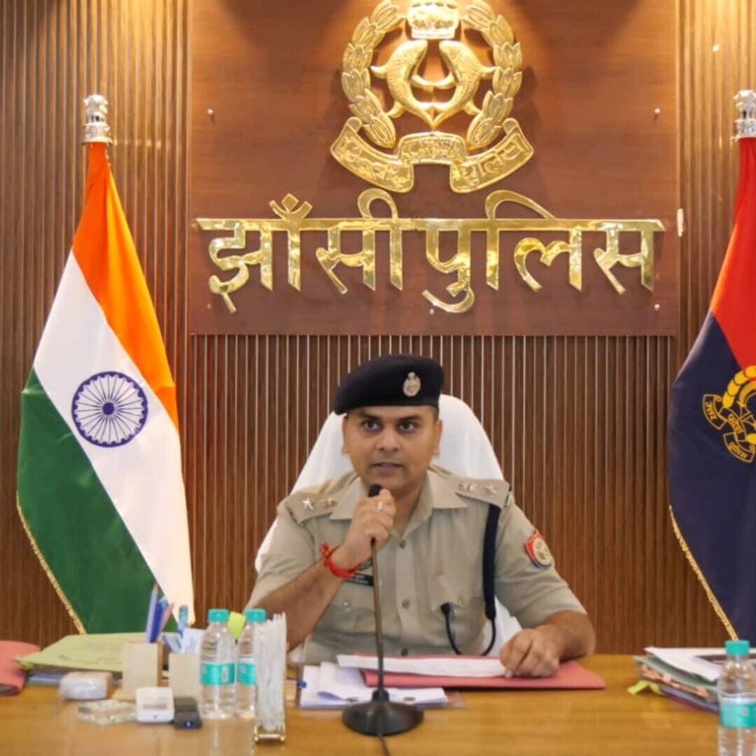 एसएसपी झाँसी विकास कुमार ने पहली क्राइम में थानेदारों को दिए सख्त निर्देश MediaCell Jhansi