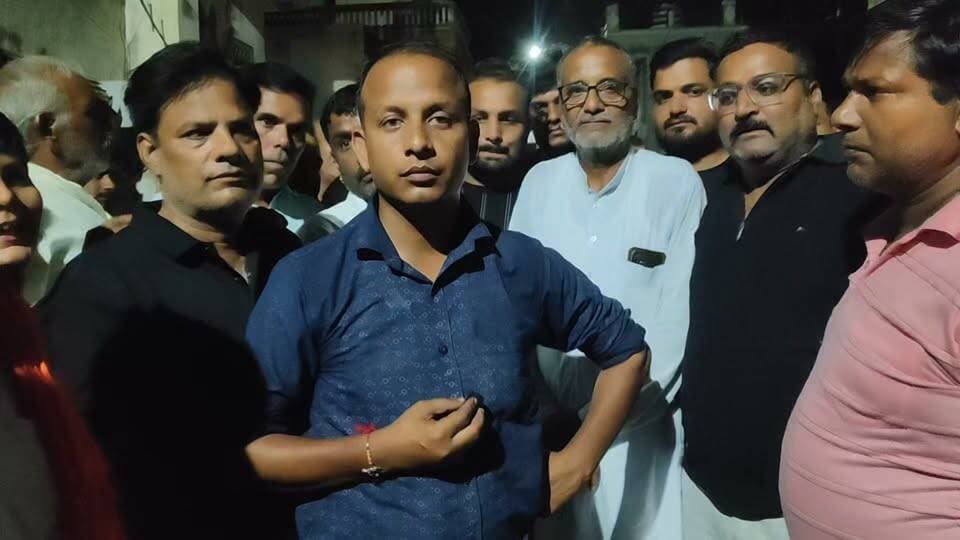 कांग्रेस से बागी निर्दलीय उम्मीदवार चंपालाल सैनी ने निर्दलीय प्रत्याशी शिवभगवान को समर्थ देकर वार्ड 24 बिगाड़ा कांग्रेस ओर बीजेपी का समीकरण।