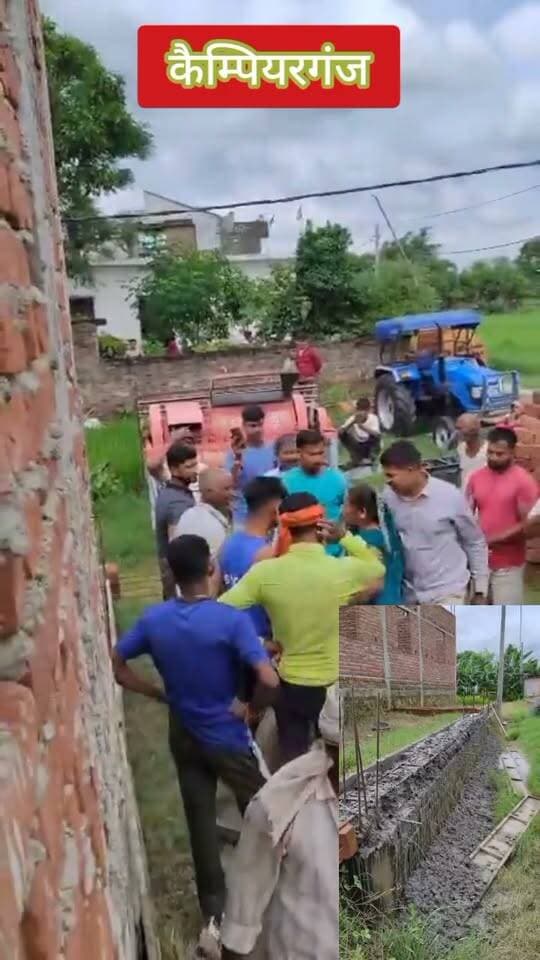 🚨 ब्रेकिंग न्यूज़ | कैम्पियरगंज, गोरखपुर 🚨
निर्माण कार्य ध्वस्त करने का आरोप, पीड़ित ने दबंगों पर लगाया साजिश और उत्पीड़न का आरोप!
कैम्पियरगंज थाना क्षेत्र के नगर पंचायत चौमुखा के वार्ड नंबर-10 चम्पा देवी नगर कुशहवा में भूमि पर निर्माण कार्य को लेकर विवाद सामने आया है। पीड़ित अमरेश विश्वकर्मा ने कुछ लोगों पर एकजुट होकर निर्माणाधीन कार्य को तोड़ने, निर्माण सामग्री को नुकसान पहुंचाने और धमकाने का आरोप लगाया है।
पीड़ित ने कैम्पियरगंज थाने में तहरीर देकर दोषियों के खिलाफ कार्रवाई और परिवार की सुरक्षा की मांग की है। वहीं पुलिस का कहना है कि तहरीर प्राप्त हो गई है और मामले की जांच की जा रही है। जांच के आधार पर आवश्यक कार्रवाई की जाएगी।
⚠️ मामले में लगाए गए आरोप पीड़ित पक्ष के हैं। पुलिस जांच के बाद ही पूरा मामला स्पष्ट होगा।
Public maharajganj
#BreakingNews #Campierganj #Gorakhpur #LandDispute #ConstructionDispute #PoliceInvestigation #UPNews #GorakhpurNews #CampierganjNews #PublicMaharajganjNews #Breaking #उत्तरप्रदेश #गोरखपुर #कैम्पियरगंज #ब्रेकिंगन्यूज़