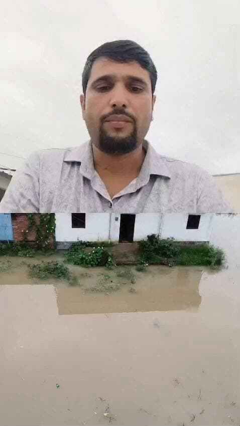 कैमूर की तस्वीर आज पूरी तरह बाढ़ में फंस गया,पानी घर तक पहुंच गया है...देखिए बाढ़ की तस्वीर...निकलना हुआ मुश्किल...