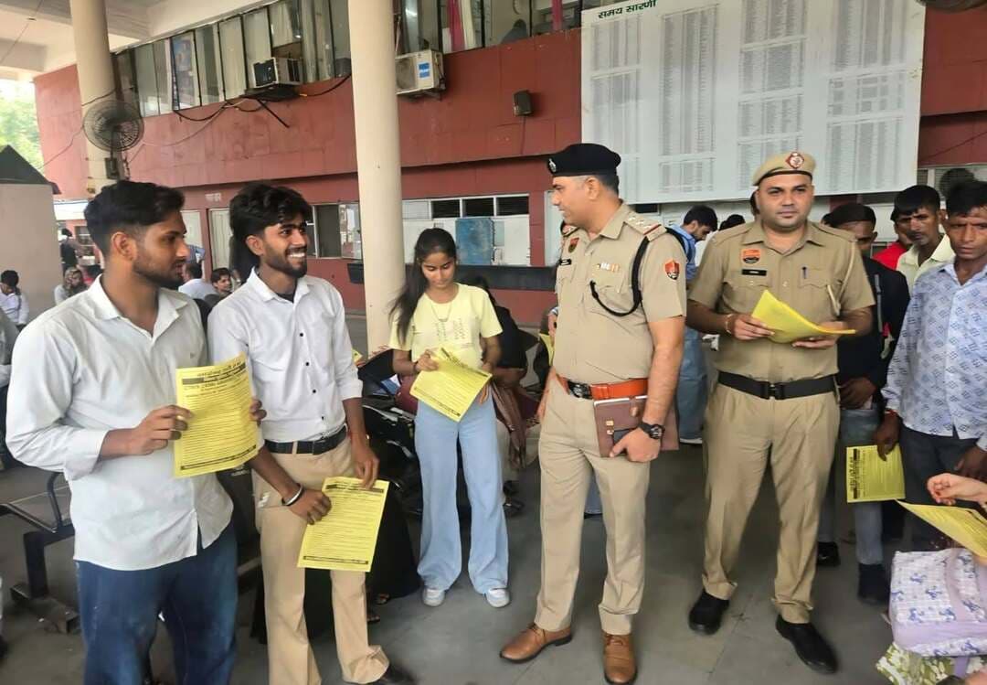 साइबर अपराधों से बचाव के लिए जिला पुलिस का जागरूकता अभियान तेज। थाना साइबर क्राइम के प्रभारी रविंद्र कुमार ने ओम एकेडमी यमुनानगर तथा बस स्टैंड यमुनानगर में पहुंचकर छात्रों और आमजन को दिए सुरक्षा के महत्वपूर्ण सुझाव व पंपलेट भी वितरित किए गए।