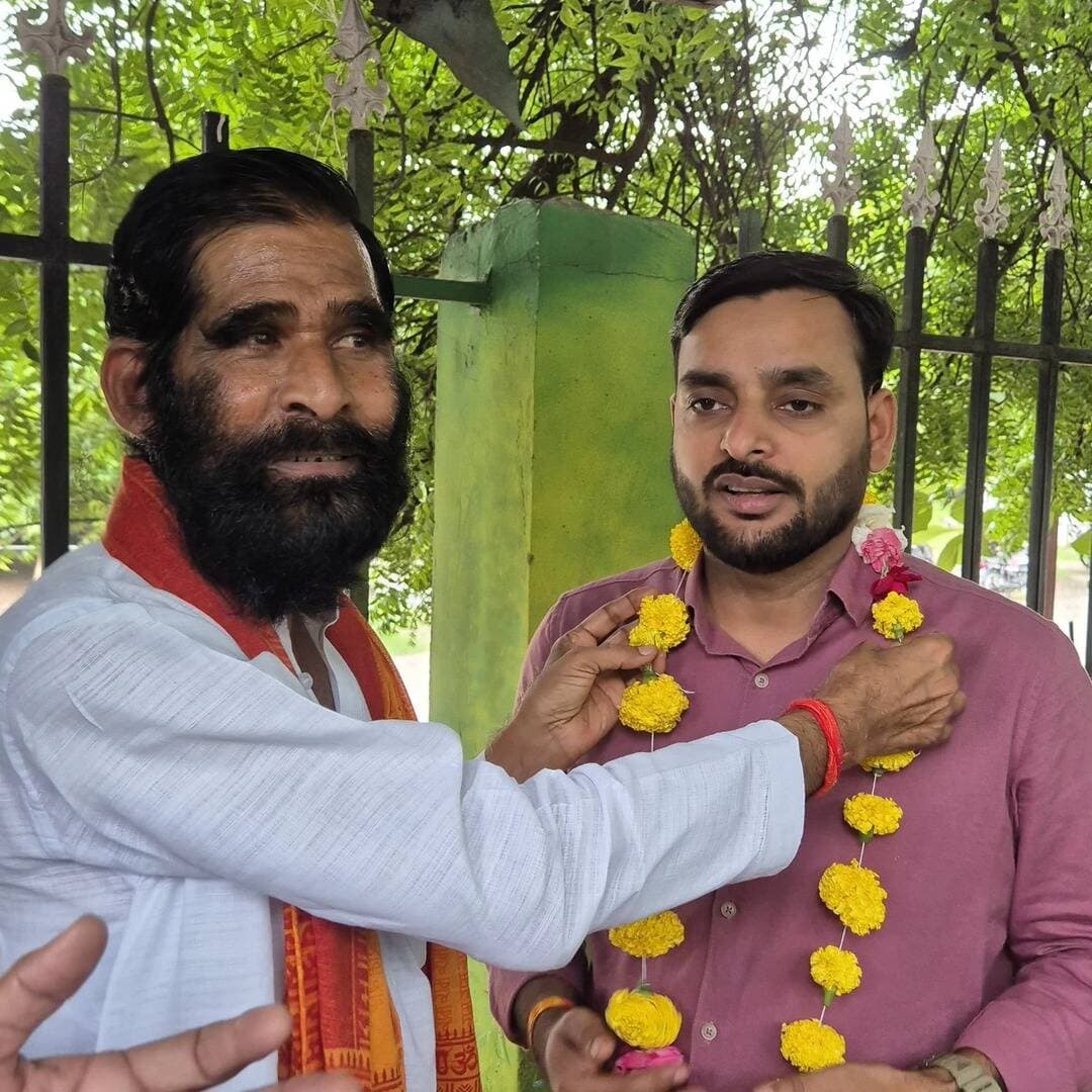 भाजपा से गरौठा विधायक जवाहर सिंह राजपूत जी ने इलेक्ट्रॉनिक मीडिया क्लब झांसी के राष्ट्रीय अध्यक्ष पुष्पेंद्र यादव जी को सम्मानित कर दी शुभकामनाएं #BJP Jawahar Lal Rajpoot Pushpendra Singh Yadav TIME SAMACHAR