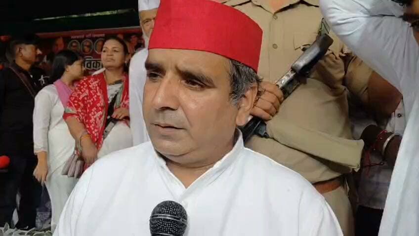 सांसद धर्मेंद्र यादव ने कहा सपा और राष्ट्रीय अध्यक्ष की छवि बिगाड़ने का सरकार और उसकी एजेंसियों के माध्यम से हो रहा प्रयास, चेतावनी दी कि हमारे नौजवान एआई में हैं एक्सपर्ट, सपा MLC के बयान से झाड़ा पल्ला, संजय निषाद को दी नसीहत