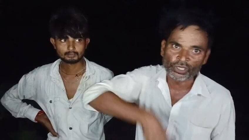 कासगंज-मिली जानकारी के अनुसार सड़क के किनारे पड़े घायल की मदद करने की सोच रहे थे,घायल युवक के मरने के बाद मदद करने वाले पर सड़क दुर्घटना का मुकद्दमा लिखा गया है,अगर ये सच है तो किसी की मदद करना कहाँ तक सही है।