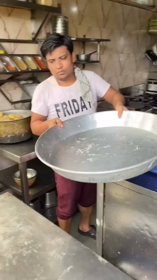 Most Hygienic & Heavy Loaded Aloo Paratha Making in Huge Quantity 🤤🔥 | Bhandarewala’s, Rama Road, Delhi
#AlooParatha #ParathaMaking #StreetFood #DelhiStreetFood #FoodMaking #IndianFood