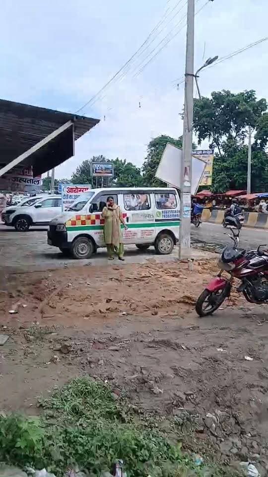 साढ़े चार करोड़ की टाइलें पानी में!
राजा नाहर सिंह मार्केट में सीवर ओवरफ्लो से दुकानदार परेशान...
#RajaNaharSinghMarket
#Sector3Faridabad
#SewerOverflow
#voiceoffaridabad
#Voiceoffreedom