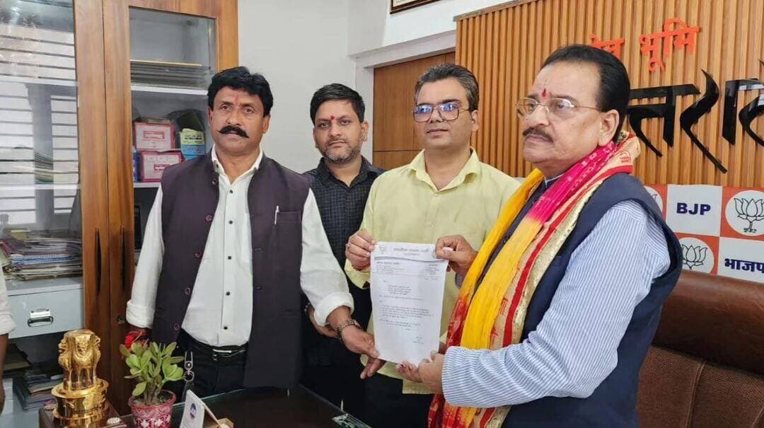 किच्छा में लेफ्ट पाहा नहर पर कवरिंग का कार्य धीमी गति से चल रहा है, बरसात के मद्देनज़र नगर में जलभराव को लेकर हो रही समस्याओं पर सांसद अजय भट्ट को अवगत कराया गया, जिस पर सांसद ने तुरंत एक्शन लेते हुए सम्बंधित अधिकारीयों को निर्देशित किया. जिसमे भाजपा नेता विवेकदीप सिंह, लवली सहगल, सांसद प्रतिनिधि राकेश गुप्ता शामिल रहे