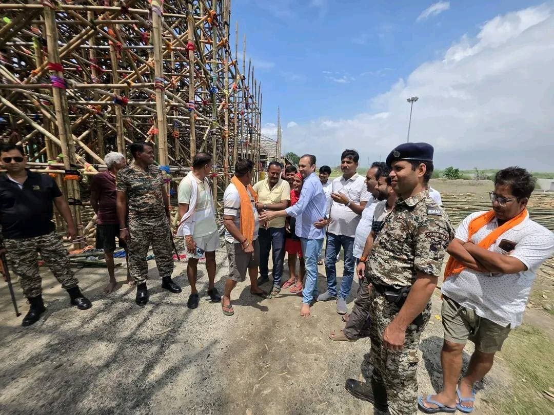 कल्याणपुर में माँ दुर्गा के भव्य स्वागत की तैयारियाँ जोर-शोर से जारी हैं।
डॉ Nitish Chandra Dubey साथियों के साथ तैयारियों एवं व्यवस्थाओं का जायजा लिया।
जय माँ दुर्गे
जय बड़ी दुर्गा महारानी, कल्याणपुर 🙏
#मुंगेरन्यूज #मुंगेर #MungerDistrict पब्लिक न्यूज़ मुंगेर Citynews Munger Prabhat Ranjan Munger Ka Sevak @topfans
