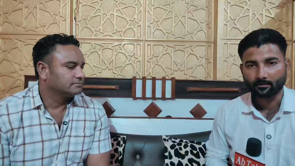 लाडनूँ:-वार्ड नंबर 23 में #मुकाबला हुआ दिलचस्प,कांग्रेस ने मुक्तलिब #कुरैशी को टिकट देकर चुनावी मैदान में #उतारा है,अब उनके सामने कांग्रेस के ही दिग्गज नेता #चुनावी मुकाबले में हैं,ऐसे में वार्ड नंबर 23 की #सियासी तस्वीर काफी #दिलचस्प हो गई है,अब देखना होगा कि वार्डवासी किस पर भरोसा जताते हैं और किसे #जीताकर नगर पालिका की #चौखट तक पहुंचाते हैं।
