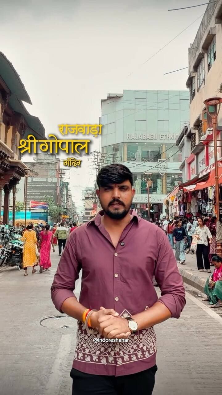 🛕 इंदौर का 195 साल पुराना गोपाल मंदिर 🙏✨
राजवाड़ा के पास स्थित यह ऐतिहासिक मंदिर सिर्फ आस्था का केंद्र नहीं, बल्कि इंदौर के होलकरकालीन इतिहास की भी एक खूबसूरत निशानी है। ❤️
महारानी कृष्णाबाई होलकर द्वारा भगवान श्रीकृष्ण को समर्पित यह मंदिर आज भी अपनी भव्यता और आध्यात्मिक वातावरण से श्रद्धालुओं को आकर्षित करता है। 🦚
📍 गोपाल मंदिर, राजवाड़ा, इंदौर
आपने यहां दर्शन किए हैं? 🙏
कमेंट में “जय श्री कृष्ण” जरूर लिखें। ❤️
#GopalMandir #Indore #IndoreShahar #Rajwada #IndoreHistory HolkarHistory KrishnaMandir TempleOfIndore MadhyaPradesh