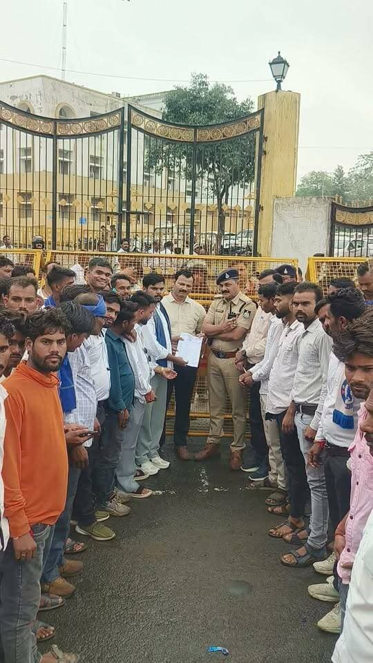 सागर का शांत माहौल रहा शांत पुलिस की मुस्तैदी की वजह से आजाद और भीम आर्मी पार्टी का कार्यक्रम ज्ञापन के साथ शांतिपूर्ण संपन्न हुआ #cmomadhyapradesh #PMOIndia