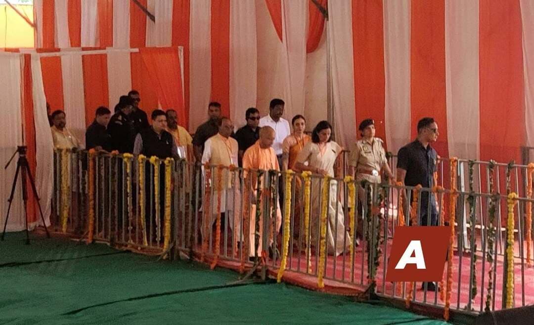 फर्रुखाबाद पहुंचे सीएम योगी आदित्यनाथ, सीधे बाढ़ पीड़ितों के बीच पहुंचे, महिला सशक्तिकरण का दिखा संगम
