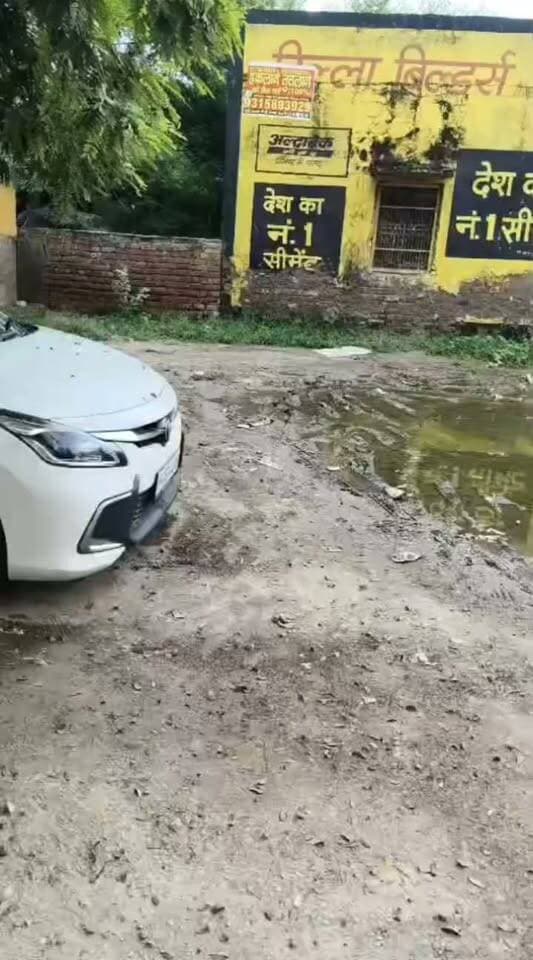 गुरुग्राम भाजपा जिलाध्यक्ष के गांव धर्म पुर गांव में लगा समस्याओं का अंबार।
समस्याओं के समाधान के लिए तरस रहा भाजपा जिलाध्यक्ष का गांव । शिकायतकर्ता ने दिखाया स्कूल के बाहर का हाल । क्या होगा इस समस्या का समाधान?