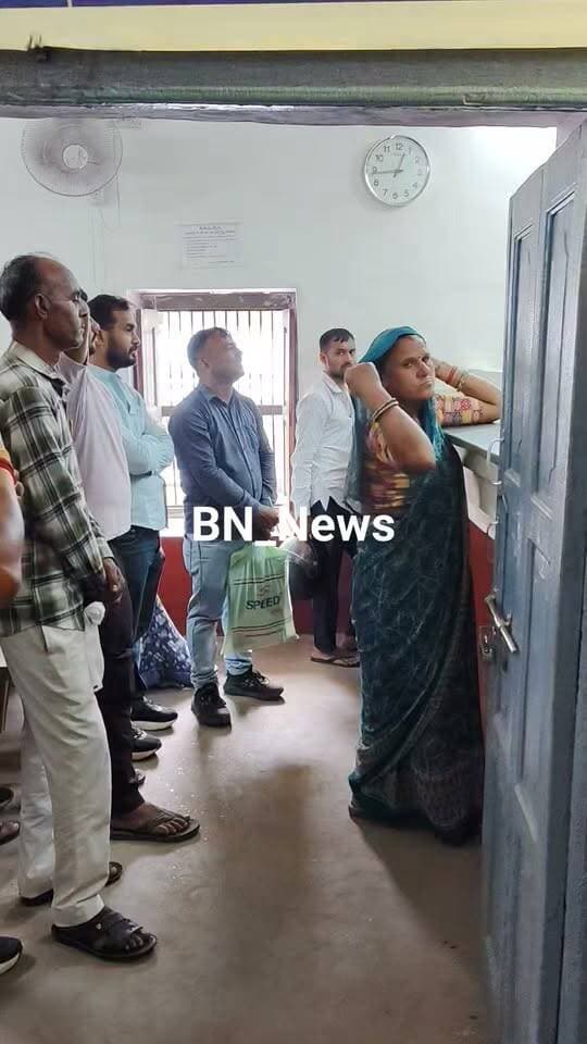 #बहरोड़ नगर निकाय चुनाव नामांकन पत्र निकलवाने की अंतिम तिथि आज,नामांकन पत्र निकलवाने के लिए लगी उपखंड कार्यालय में लाइन....