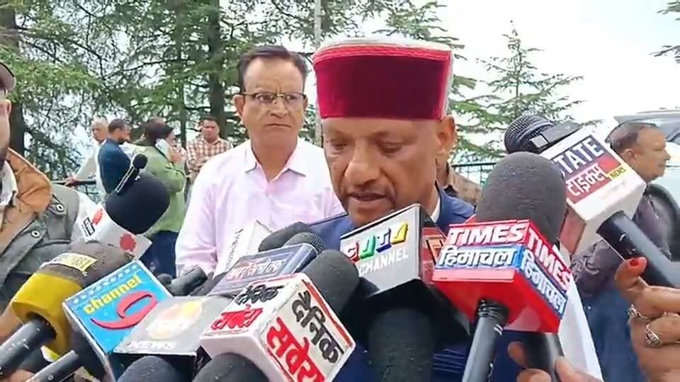 पूर्व मंत्री सुखराम चौधरी ने आज शिमला में मीडिया से बातचीत करते हुए क्या कहा