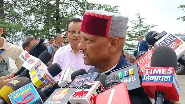 पूर्व मंत्री सुखराम चौधरी ने आज शिमला में मीडिया से बातचीत में क्या कहा..