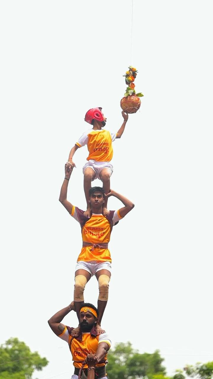 Only faith can explain the strength of every Govinda. 🙏
#dahihandi #trending #reels #krishna #mumbai