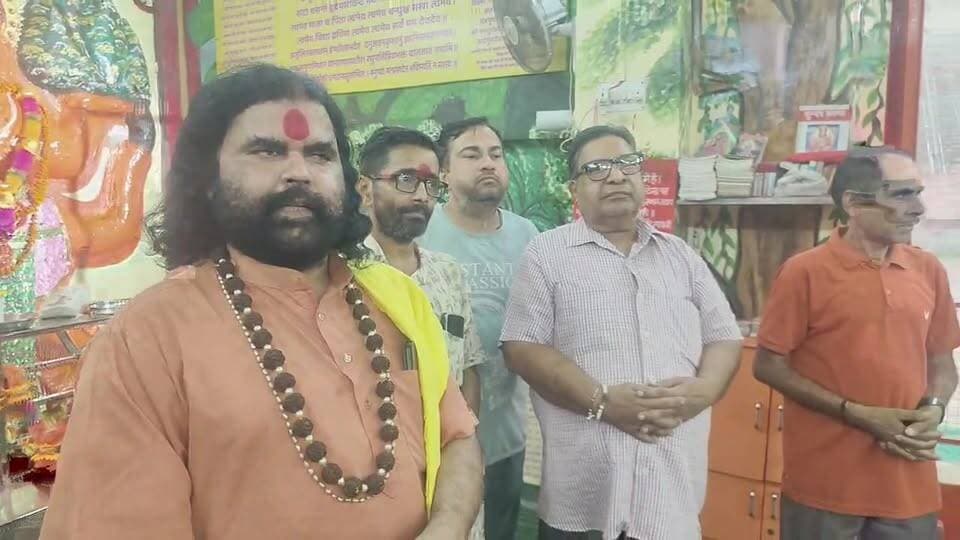 *कई वर्षों के पश्चात इस वर्ष कल के दिन एक ही दिन पूरे भारतवर्ष में मनाया जाएगा श्री कृष्ण जन्माष्टमी का पावन पर्व*
*इस वर्ष रोहिणी नक्षत्र में हो रहा है भगवान श्री कृष्ण का जन्म जो लोग श्रद्धा एवं विश्वास के साथ रखेंगे व्रत उनकी मनोकामना होगी पूर्ण--- श्री ओम जी वैदिक मुख्य पुजारी पंचशील काली मंदिर।*
*रात्रि लगभग 8:30 बजे से पंचशील काली मंदिर में छोटे-छोटे बाल कलाकारों के द्वारा प्रस्तुत की जाएगी विभिन्न प्रस्तुतियां आप लोग भी आइए एवं पुण्य लाभ अर्जित कीजिए*
#akhanduttarakhand #NewsUpdate #trendingreels #DMharidwar #BJPGovernment #YogiAdityanath