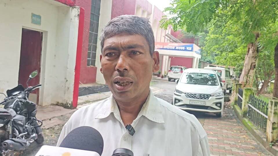 जयरामगढ़ के अवधेश राजभर ने दबंग के खिलाफ एसपी से की शिकायत, कार्रवाई की लगाई गुहार