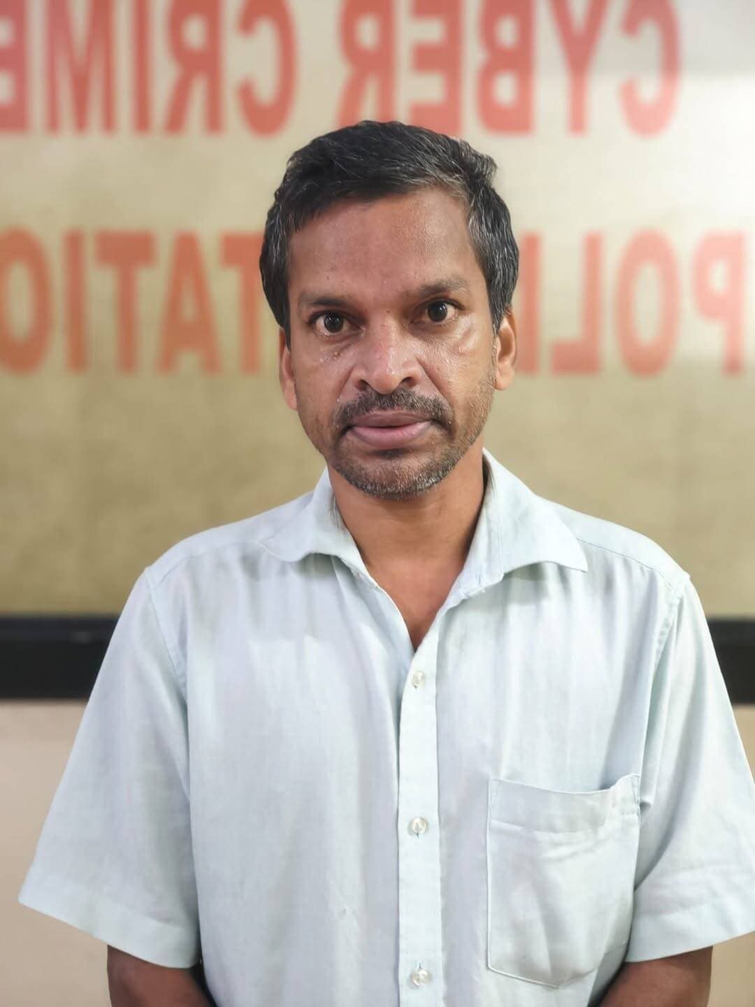 വ്യാജ സോഷ്യൽ മീഡിയ പ്രൊഫൈൽ വഴി യുവതിയുടെ പേരിൽ പണം തട്ടിയ കേസിൽ പ്രതി അറസ്റ്റിൽ
വ്യാജ ഫേസ്ബുക്ക് അക്കൗണ്ടിൽ നിന്നും യുവതിയുടെ ഫോട്ടോ ഉപയോഗിച്ച് പെയ്ഡ് വീഡിയോ കോൾ ചെയ്യാൻ എന്ന പേരിൽ അശ്ലീല പോസ്റ്റുകൾ ഇട്ട് പലരിൽ നിന്നും പണമയച്ചുവാങ്ങിയ പ്രതിയെ ആലപ്പുഴ സൈബർ ക്രൈം പോലീസ് അറസ്റ്റ് ചെയ്തു. മലപ്പുറം ജില്ലയിൽ പാണ്ടിക്കാട് കൊളപ്പറമ്പ് പി ഓ യിൽ പറമ്പത്ത് വീട്ടിൽ മുഹമ്മദ് ബഷീർ (47) എന്നയാളാണ് അറസ്റ്റിലായത്. ആലപ്പുഴ സ്വദേശിയായ യുവതിയുടെ ഫോട്ടോ ഉപയോഗിച്ച് യുവതിയാണെന്ന വ്യാജേന അരമണിക്കൂർ വീഡിയോ കോളിന് 200 രൂപ എന്നു ഫേസ്ബുക്കിൽ പോസ്റ്റ് ഇട്ടതിനെക്കുറിച്ചു യുവതി പരാതിപ്പെട്ടതിനെത്തുടർന്നു കഴിഞ്ഞ ജൂലൈ 28 നു ആലപ്പുഴ സൈബർ ക്രൈം പോലീസ് സ്റ്റേഷനിൽ കേസ് രജിസ്റ്റർ ചെയ്ത് അന്വേഷണം ആരംഭിച്ചു. പ്രതി ഉപയോഗിച്ച വ്യാജ ഫേസ്ബുക്ക് അക്കൗണ്ടിന്റെ ലിങ്കും പണമയച്ചു വാങ്ങാൻ ഉപയോഗിച്ച ക്യു ആർ കോഡും കേന്ദ്രീകരിച്ചു നടത്തിയ അന്വേഷണത്തിലാണ് പോലീസ് ഇയാളെ കണ്ടെത്തിയത്. വ്യാജ ഫേസ്ബുക്ക് അക്കൗണ്ട് ക്രിയേറ്റ് ചെയ്യാനുപയോഗിച്ച ഫോൺ നമ്പറും യുവതിയുമായി വീഡിയോ കാൾ ചെയ്യാൻ എന്ന പേരിൽ പണമയച്ചു വാങ്ങാൻ ഉപയോഗിച്ച ബാങ്ക് അക്കൗണ്ടും പ്രതിയുടെ പേരിലുള്ളതാണെന്ന് തെളിഞ്ഞിട്ടുള്ളതാണ്. തുടർന്ന് നടത്തിയ അന്വേഷണത്തിലാണ് പ്രതിയെ വ്യാജ പോസ്റ്റുകൾ ഇടാനുപയോഗിച്ച മൊബൈൽ ഫോൺ, 2 സിംകാർഡുകൾ സഹിതം അറസ്റ്റ് ചെയ്തത്. ഈ പോസ്റ്റിലെ ക്യു ആർ കോഡ് വഴി പലരിൽ നിന്നും തന്റെ ബാങ്ക് അക്കൗണ്ടിലേക്ക് പണമയച്ചു വാങ്ങിയതായി പ്രതി പോലീസിനോട് പറഞ്ഞു. ആലപ്പുഴ ജില്ലാ പോലീസ് മേധാവി വിഷ്ണു പ്രദീപ് ടി കെ ഐപിഎസിന്റെ നിർദ്ദേശപ്രകാരം ഡിസിആർബി ഡിവൈഎസ്പി അനന്തലാലിന്റെ മേൽനോട്ടത്തിൽ ആലപ്പുഴ സൈബർ ക്രൈം പോലീസ് സ്റ്റേഷൻ ഇൻസ്പെക്ടർ ഹണി കെ ദാസ്, സിപിഒ മാരായ റികാസ് കെ, മിഥുൻനാഥ് എന്നിവരടങ്ങുന്ന സംഘം മലപ്പുറം ജില്ലയിലെ പാണ്ടിക്കാട് എത്തി നടത്തിയ അന്വേഷണത്തിലാണ് പ്രതിയെ കണ്ടെത്തിയത്. ആലപ്പുഴ ചീഫ് ജുഡീഷ്യൽ മജിസ്ട്രേറ്റ് കോടതി മുൻപാകെ ഹാജരാക്കിയ പ്രതിയെ റിമാൻഡ് ചെയ്തു. യുവതിയുടെ സോഷ്യൽ മീഡിയ പ്രൊഫൈലിൽ നിന്നും ഡൗൺലോഡ് ചെയ്ത ഫോട്ടോയാണ് പ്രതി ഇതിനായി ഉപയോഗിച്ചതെന്നും പൊതുജനങ്ങൾ തങ്ങളുടെ സോഷ്യൽ മീഡിയ പ്രൊഫൈലുകൾ പ്രൈവറ്റ് ആക്കി ഉപയോഗിക്കുന്നത് ഇത്തരത്തിൽ വ്യക്തിഗത വിവരങ്ങളുടെ ദുരുപയോഗം തടയാൻ സഹായിക്കുമെന്നും പോലീസ് അറിയിച്ചു.