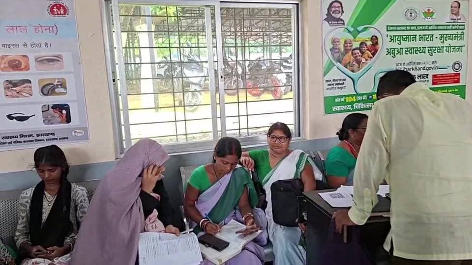 धनबाद, झारखंड में एक मात्र सदर अस्पताल में इन दिनों AI Powerd Health Kiosk हाईटेक जांच मशीन से हजारों मरीज की हो रही है जांच साथ ही समय की भी हो रही है बचत देखिए 99 न्यूज पर लाइव एक्सक्लूसिव