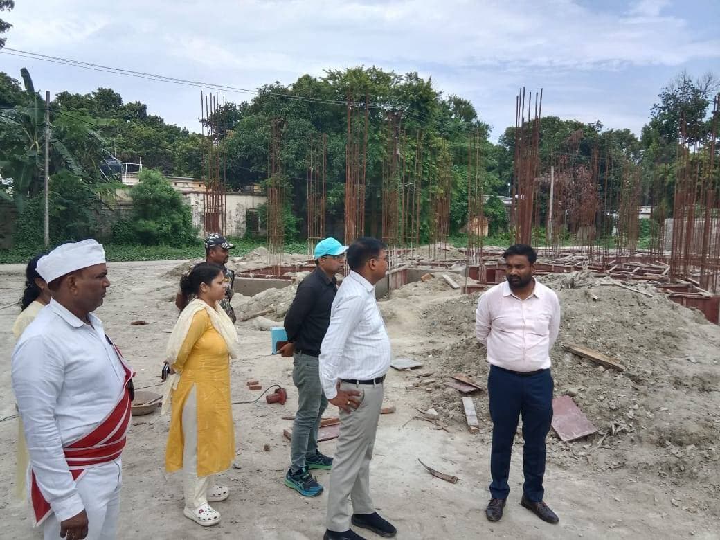 अनुमंडल पदाधिकारी राकेश कुमार ने दिनांक 03.09.2026 को प्रखंड सह अंचल कार्यालय, पूसा का निरीक्षण किया। निरीक्षण के दौरान उन्होंने कार्यालय के विभिन्न कार्यों एवं व्यवस्थाओं का जायजा लिया तथा संबंधित पदाधिकारियों एवं कर्मियों से आवश्यक जानकारी प्राप्त की।आम जनता को सभी आवश्यक सरकारी सुविधाएं एवं सेवाएं निर्धारित समय-सीमा के भीतर सुगमता और पारदर्शिता के साथ उपलब्ध हों, इसे लेकर अधिकारियों एवं कर्मियों को आवश्यक दिशा-निर्देश दिए गए।”