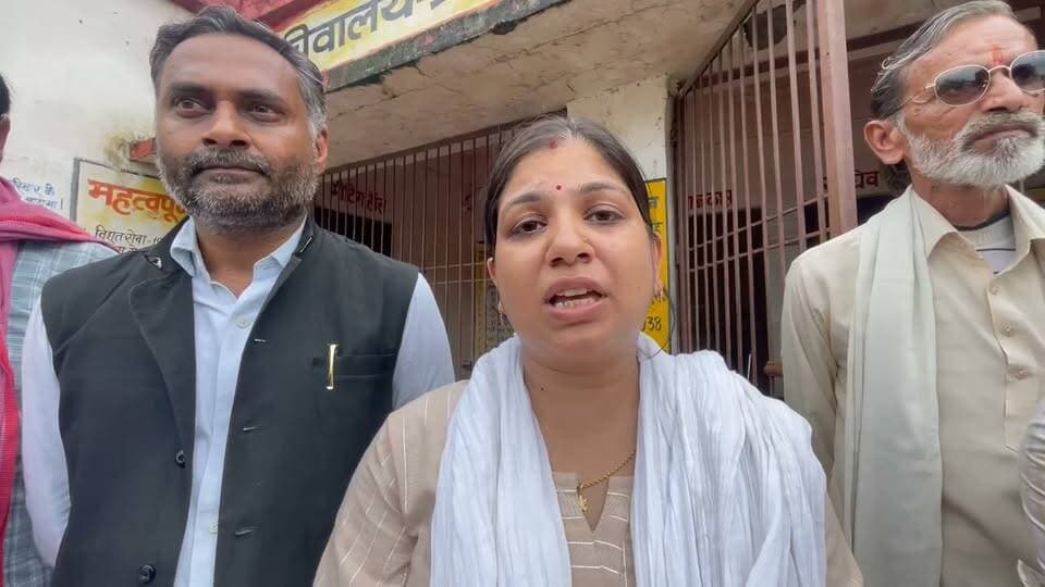 #चित्रकूट
बाढ़ प्रभावित गांव मकरी पहरा गांव पहुंचकर अधिवक्ता संघ के पदाधिकारियों ने बांटी राशन सामग्री किट
ग्रामीणों से मिलकर हुए नुकसान का जायजा लिया
संयुक्त सचिव प्रशासन प्रिया द्विवेदी ने साझा की जानकारी