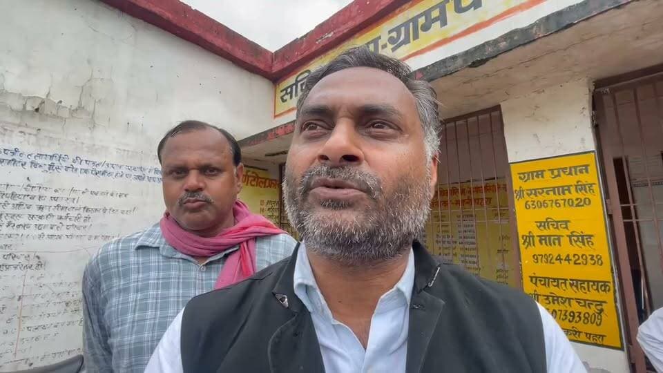 #चित्रकूट
जिला अधिवक्ता संघ ने मकरी पहरा में सहायता सामग्री बांटी
जिला कोषाध्यक्ष अनुराग पटेल ने साझा की जानकारी