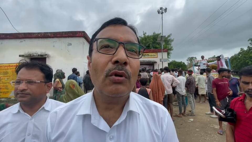 #चित्रकूट
बाढ़ प्रभावित इलाकों में पहुंचकर अधिवक्त संघ ने बांटी सहायता सामग्री
वरिष्ठ उपाध्यक्ष रामेन्द्र त्रिपाठी ने साझा की पूरी जानकारी