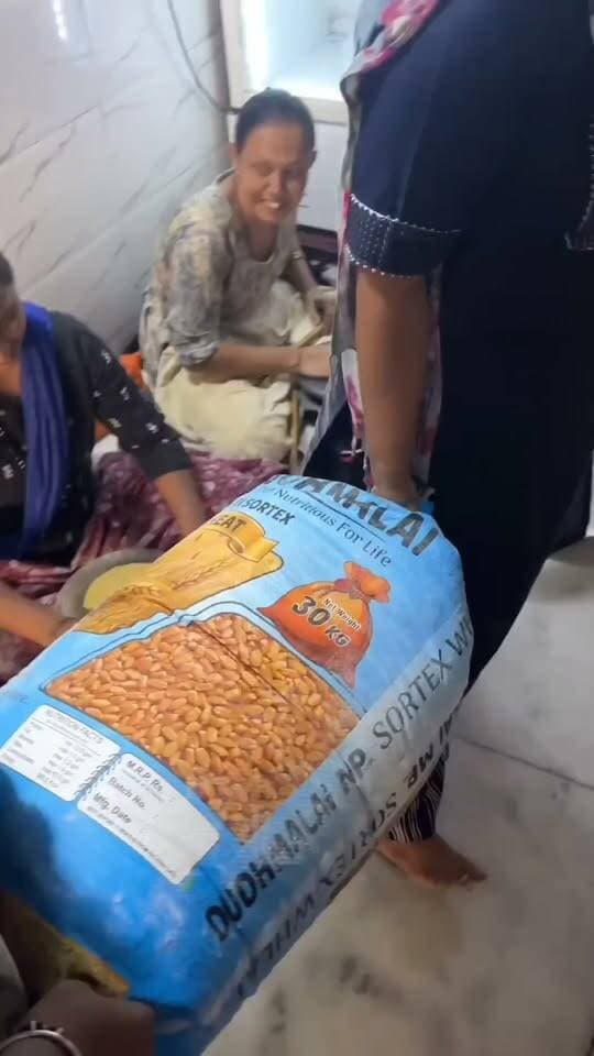 🔥 Hardworking Ladies Making 10,000 Theplas Daily | Factory-Level Thepla Making
#Thepla #TheplaMaking #GujaratiFood #IndianFood #StreetFood #FoodFactory #FoodMaking #HugeQuantity