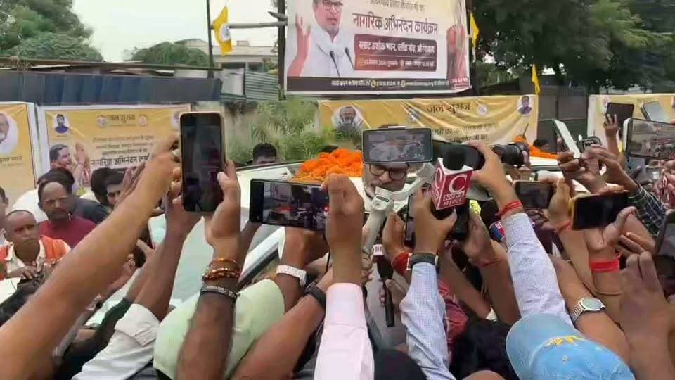 *PK का UGC कानून पर बड़ा बयान, बोले- मामला न्यायालय के अधीन, लेकिन जिन्होंने मोदी-मोदी का नारा लगा भाजपा को वोट दिया, उनको इस बात का जवाब भाजपा के नेताओं से मांगना चाहिए*
*प्रशांत किशोर ने औरंगाबाद कार गैंगरेप मामले में सरकार को घेरा; बोले- पटना में पिता के सामने एक बच्ची को होटल से जबरदस्ती पकड़ा जा रहा था और सरकार, CM, गृहमंत्री और क्षेत्र के सांसद का एक भी बयान नहीं आया, अगर आपने अपराधी-माफिया और भ्रष्ट लोगों को जिताया है, तो अच्छी सरकार की बात करने के अधिकारी नहीं हैं*
*PM के 2047 तक विकसित भारत बनाने के वादे पर बोले प्रशांत किशोर, कहा- 2047 में कौन जिंदा रहेगा विकसित भारत देखने के लिए? ये मोदी जी ने ही कहा है कि विकास अभी चाहिए, 2047 में कौन देखेगा। यहां लोगों को नौकरी-पढ़ाई नहीं है, पेपर लीक हो रहा है, खाने के लिए परेशानी है*
