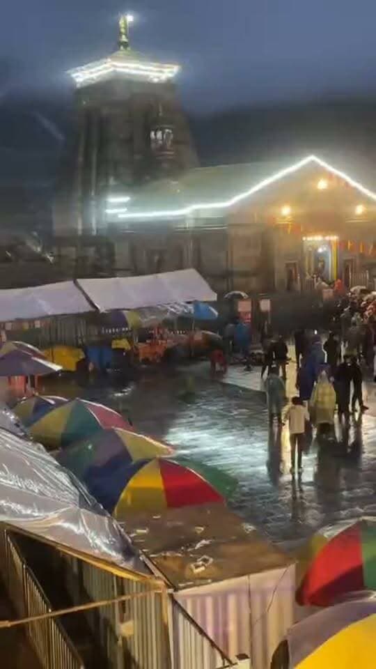 आराध्य देव बाबा केदारनाथ जी आज बृहस्पतिवार की संध्याकालीन आरती दर्शन कीजिए
जय श्री केदार 🙏🌹