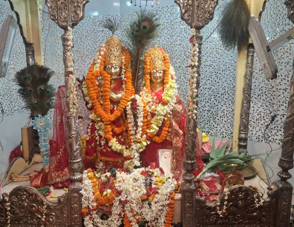 मुजफ्फरपुर में जन्माष्टमी की तैयारी तेज, 100 साल पुराने मंदिर में होगा भव्य श्रृंगार
पूरी खबर कमेंट बॉक्स में पढ़ें