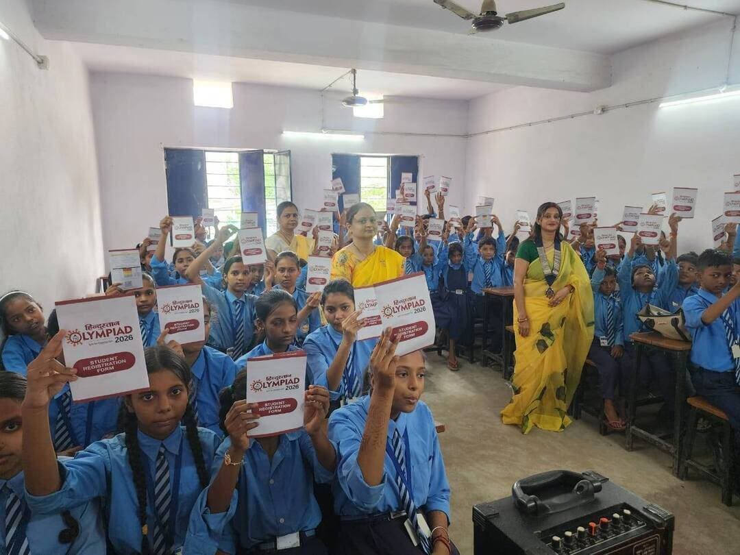 बाल एवं महिला शारीरिक व मानसिक उत्पीड़न के प्रति जागरूकता कार्यक्रम
मध्य विद्यालय, चंदवारा में महिला एवं बाल शारीरिक तथा मानसिक उत्पीड़न के प्रति जागरूकता कार्यक्रम का आयोजन किया गया। कार्यक्रम में मुख्य वक्ता Healer Ruby Singh एवं Wellness Coach Utkarsh Singh ने बच्चों एवं महिलाओं को उत्पीड़न से बचाव, सुरक्षा और मानसिक स्वास्थ्य के प्रति जागरूक किया। कार्यक्रम में Inner Wheel Club of Muzaffarpur की अध्यक्ष प्रीति राज, निशा जायसवाल एवं श्वेता सिन्हा की गरिमामयी उपस्थिति रही। इस अवसर पर उपस्थित लोगों ने सुरक्षित एवं स्वस्थ समाज के निर्माण के लिए जागरूकता फैलाने का संकल्प लिया।