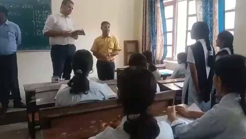 गाजीपुर डीएम ने नवोदय विद्यालय में कक्षाओं, छात्रावास और लैब की व्यवस्थाएं देखीं; शिकायत-सुझाव बॉक्स लगाने के निर्देश #GhazipurNews #nonfollowers #tranding #fbreelsvideo #fbnews Ghazipur News Ghazipur Police Kumar Vineet Rai Om Prakash Rai