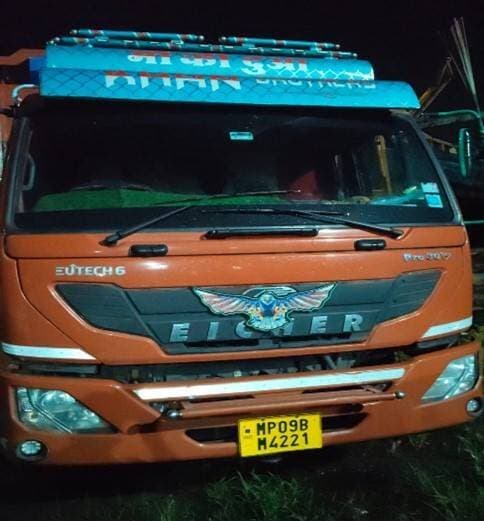 पिपलियामंडी पुलिस ने कृषि मंडी पिपलियामंडी के व्यापारी की 136.85 क्विंटल लहसुन की हेरा-फेरी कर अमानत में खयानत करने में शामिल आरोपी को किया गिरफ्तार।आरोपी के कब्जे से ट्रांसपोर्ट में इस्तेमाल किया गया आयशर ट्रक व लहसुन की हेरा-फेरी कर अर्जित की गयी राशि 8,72,810/- रुपये को जप्त किया गया।