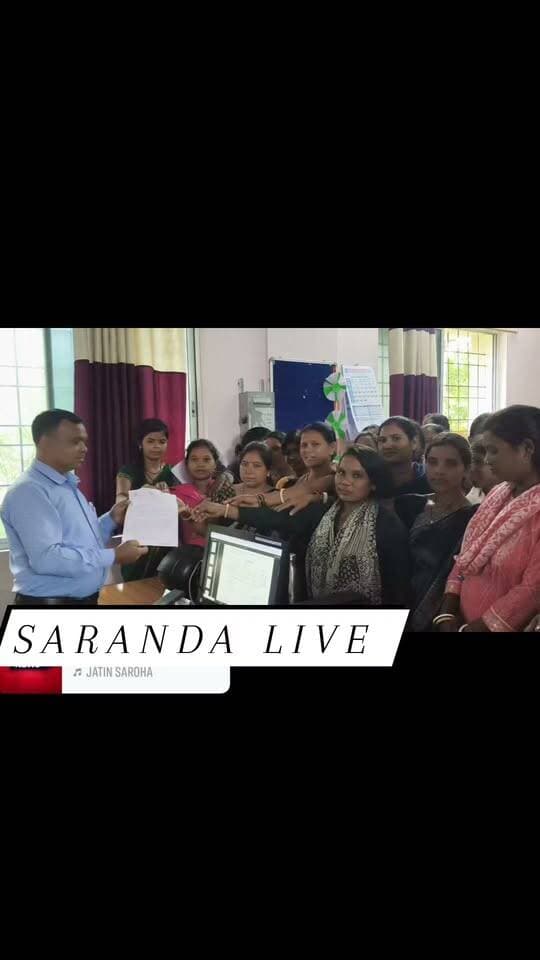 जेएसएलपीएस कैडर कर्मियों ने मानदेय वृद्धि समेत 5 सूत्री मांगों को लेकर सौंपा ज्ञापन
#SarandaLiveNews #JSLPS #JSLPSCadre #JSLPSWorkers #CadreWorkers #HonorariumHike #5PointDemands #MemorandumSubmitted #JharkhandNews #WestSinghbhumiNews #ChaibasaNews #JharkhandGovt #WorkersProtest #RightsAndDemands #BreakingNewsJharkhand