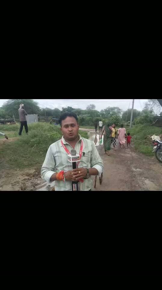 चित्रकूट जिले के पहाड़ी ब्लॉक के नहरा गांव में बाढ़ आपदा से गांव के ग्रामीण परेशान