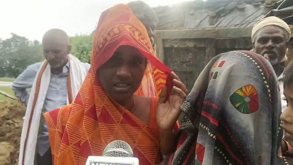 चित्रकूट जिले के पहाड़ी ब्लॉक के नहरा गांव में बाढ़ आपदा से रो पड़े गांव वासी