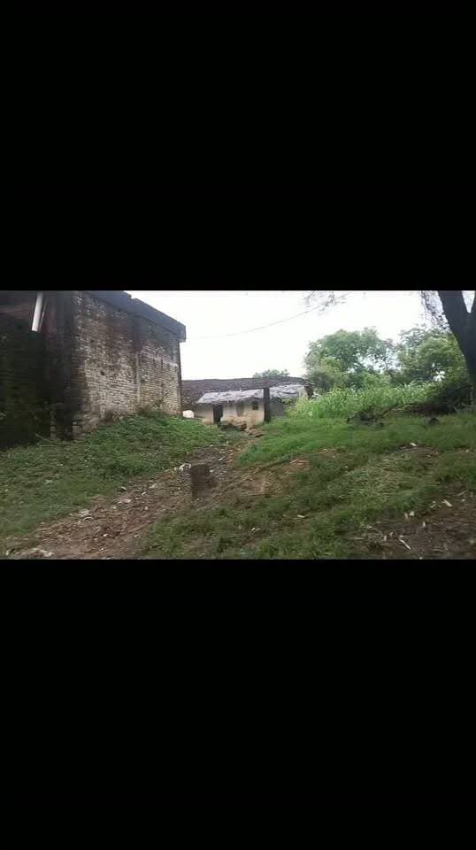 चित्रकूट जिले के पहाड़ी ब्लॉक के नहरा गांव में बाढ़ आपदा से गांव के ग्रामीणों ने परेशानियां बताई