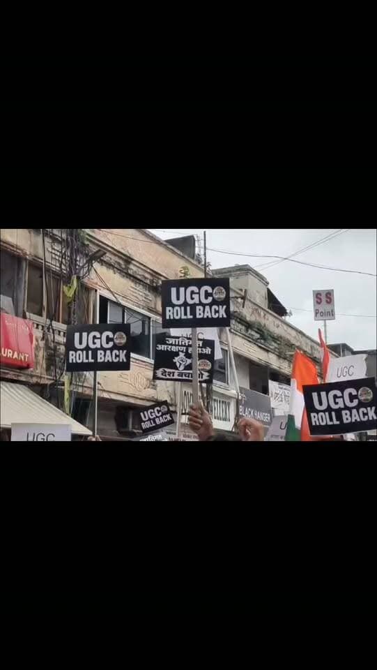 #अलीगढ़ UGC रोलबैक और जातिगत आरक्षण के विरोध में सड़कों पर उतरा जन सैलाब,सेंटर पॉइंट पर जोरदार नारेबाजी