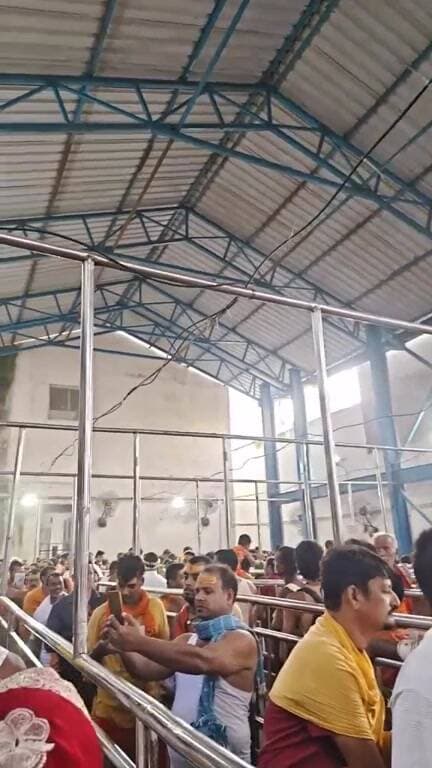 बोलबम बाबा बैजनाथ धाम देवघर पहुंच गए हैं महादेव जी के दर्शन करने के लिए
हर हर महादेव 🚩🙏🤗
#लाइव #news #videochallenge