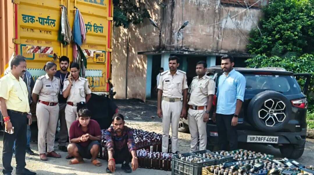 मोहनिया चेकपोस्ट पर 11 लाख की 682 लीटर शराब जब्त, दो तस्कर गिरफ्तार
मोहनिया चेकपोस्ट पर पुलिस ने बड़ी कार्रवाई करते हुए 11 लाख रुपये मूल्य की 682 लीटर अवैध शराब जब्त की है।