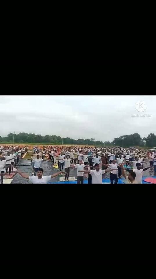 জেলা বিজেপি সভাপতি শংকর মাহাতো র উদ্যোগে ঝালদা ১ ব্লকের কুশি রেল গেট সংলগ্ন ফুটবল ময়দানে যোগাভ্যাসের ১০০ দিন পূর্ণ হলো।
উপস্থিত ছিলেন পশ্চিমবঙ্গ সরকারের প্রতিমন্ত্রী Nadiar Chand Bouri , জেলা বিজেপি সভাপতি শংকর মাহাতো, জয়পুর বিধানসভার বিধায়ক Biswajit Mahato সহ অন্যান্য।